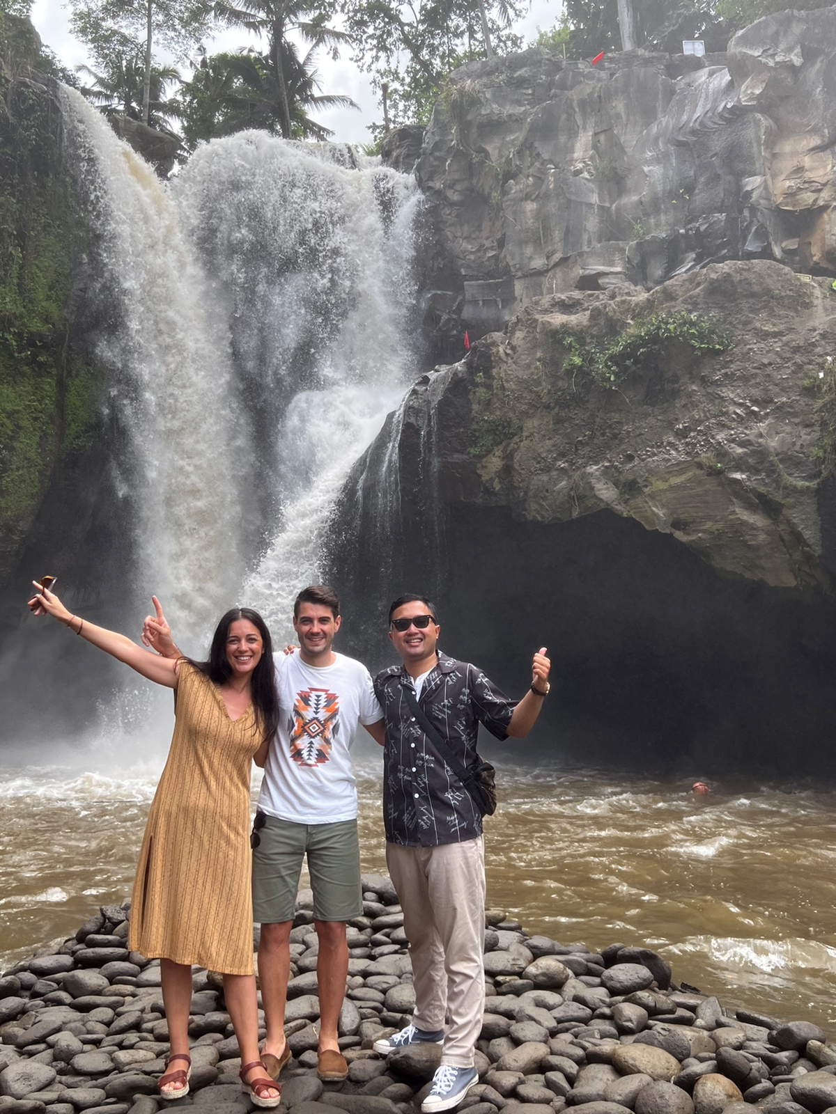 tegenungan waterfall with car rental with driver hire